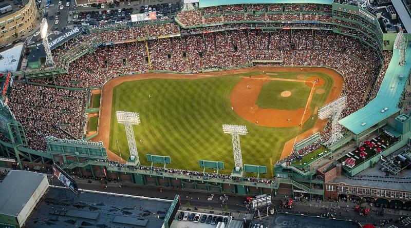 В Бостоне задержали подростка, запустившего дрон во время матча Red Sox